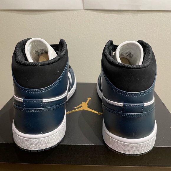 Air Jordan 1 mid DARK TEAL/ armoury navy 9.5/11 - Picture 7 of 7